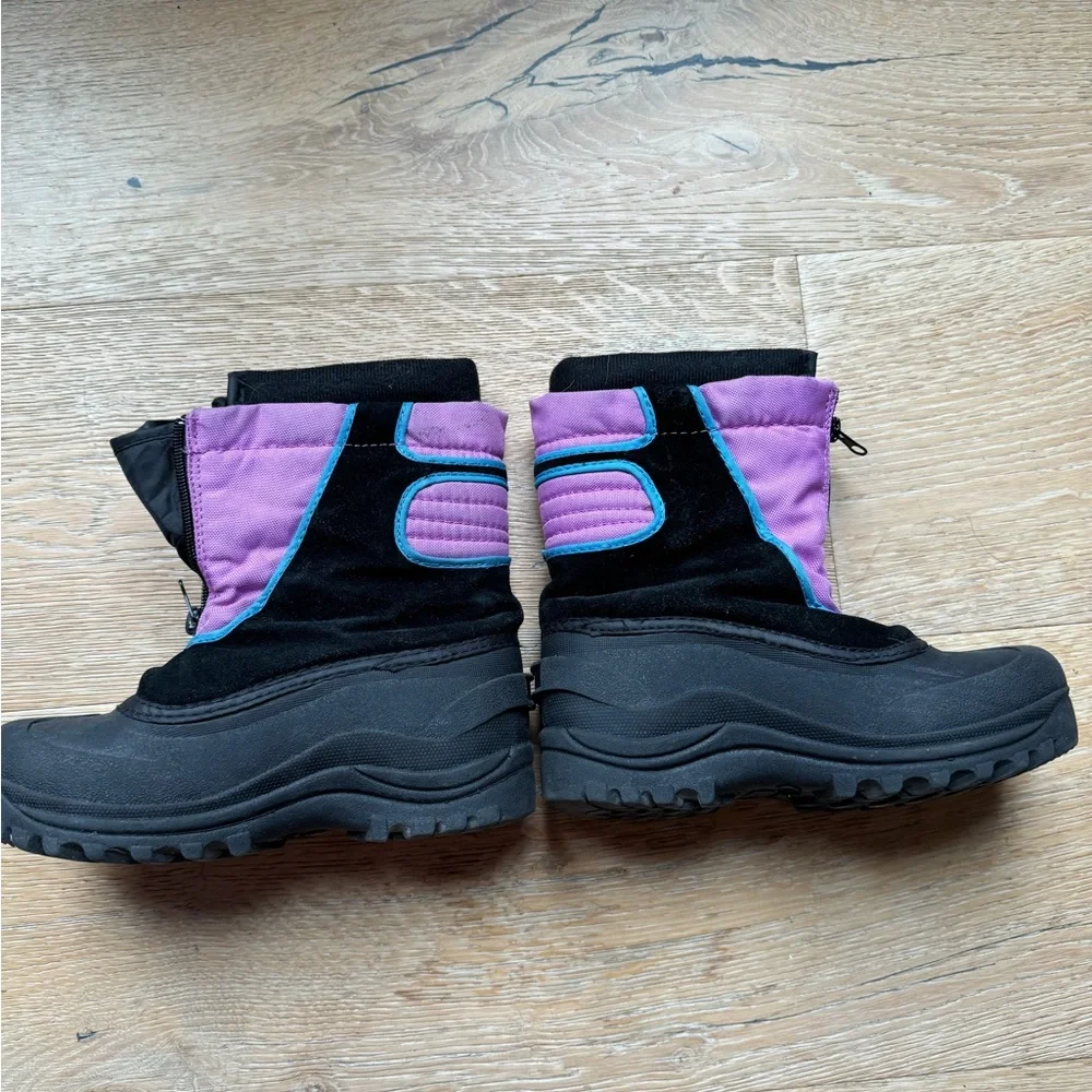 Kids waterproof snow boots size 2 price firm!